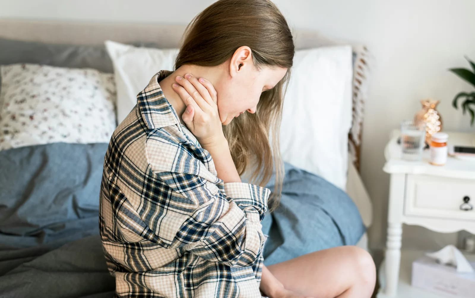 Woman experiencing chronic fatigue and pain, common symptoms of Chronic Inflammatory Response Syndrome (CIRS)
